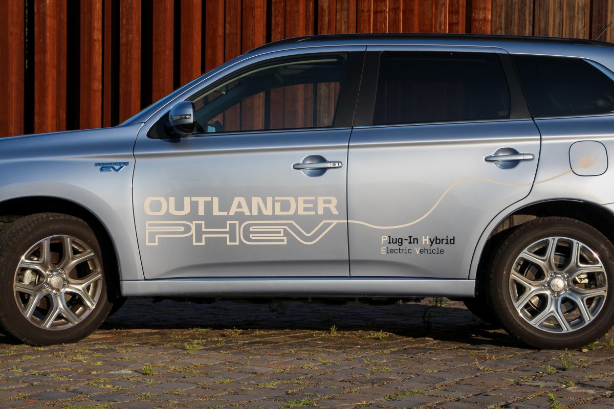 MITSUBISHI OUTLANDER