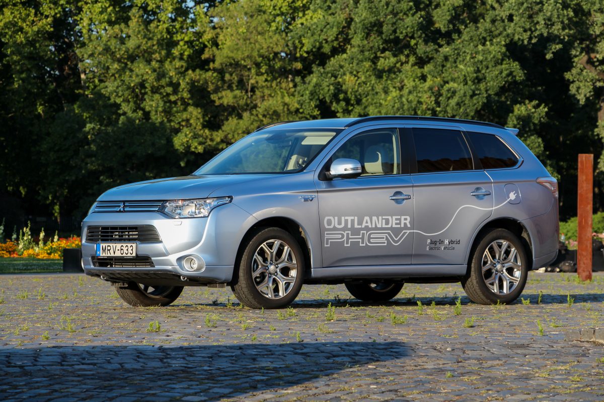 MITSUBISHI OUTLANDER