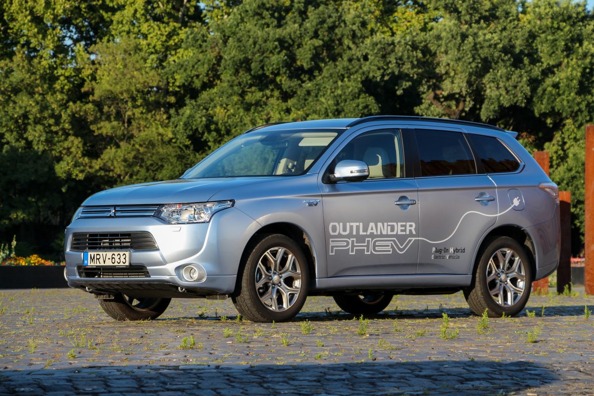 MITSUBISHI OUTLANDER