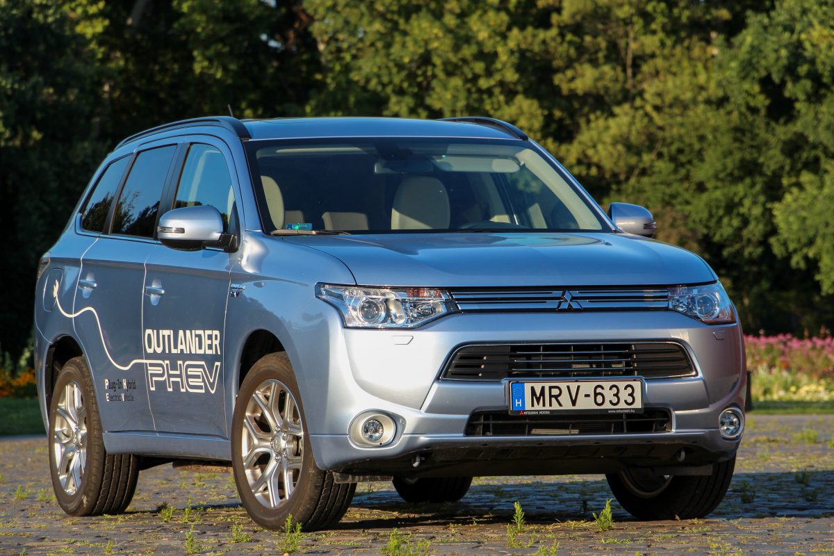 MITSUBISHI OUTLANDER