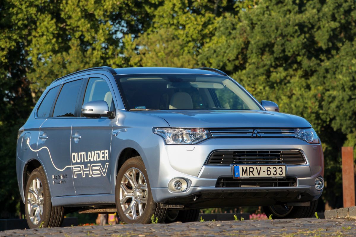 MITSUBISHI OUTLANDER