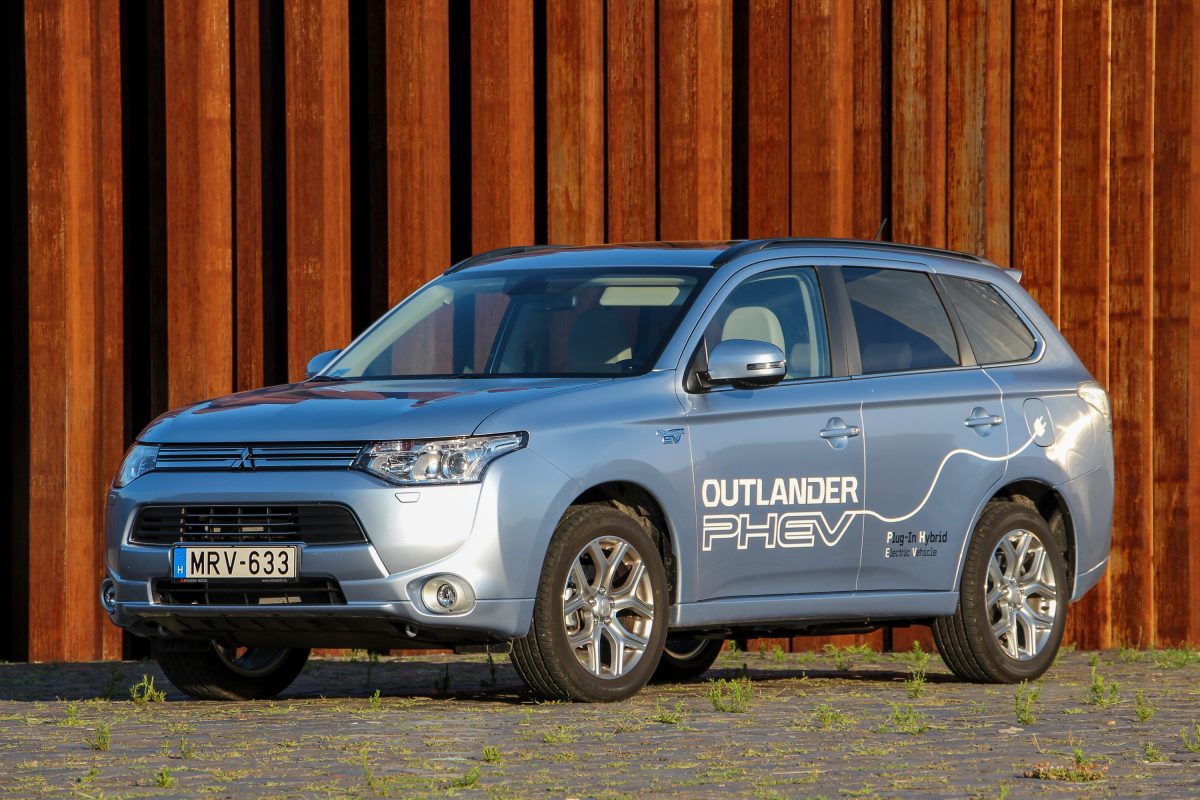 MITSUBISHI OUTLANDER
