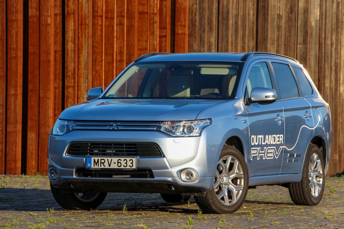 MITSUBISHI OUTLANDER
