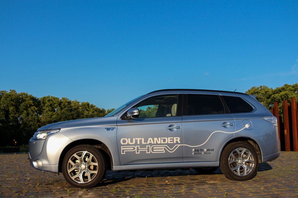 MITSUBISHI OUTLANDER