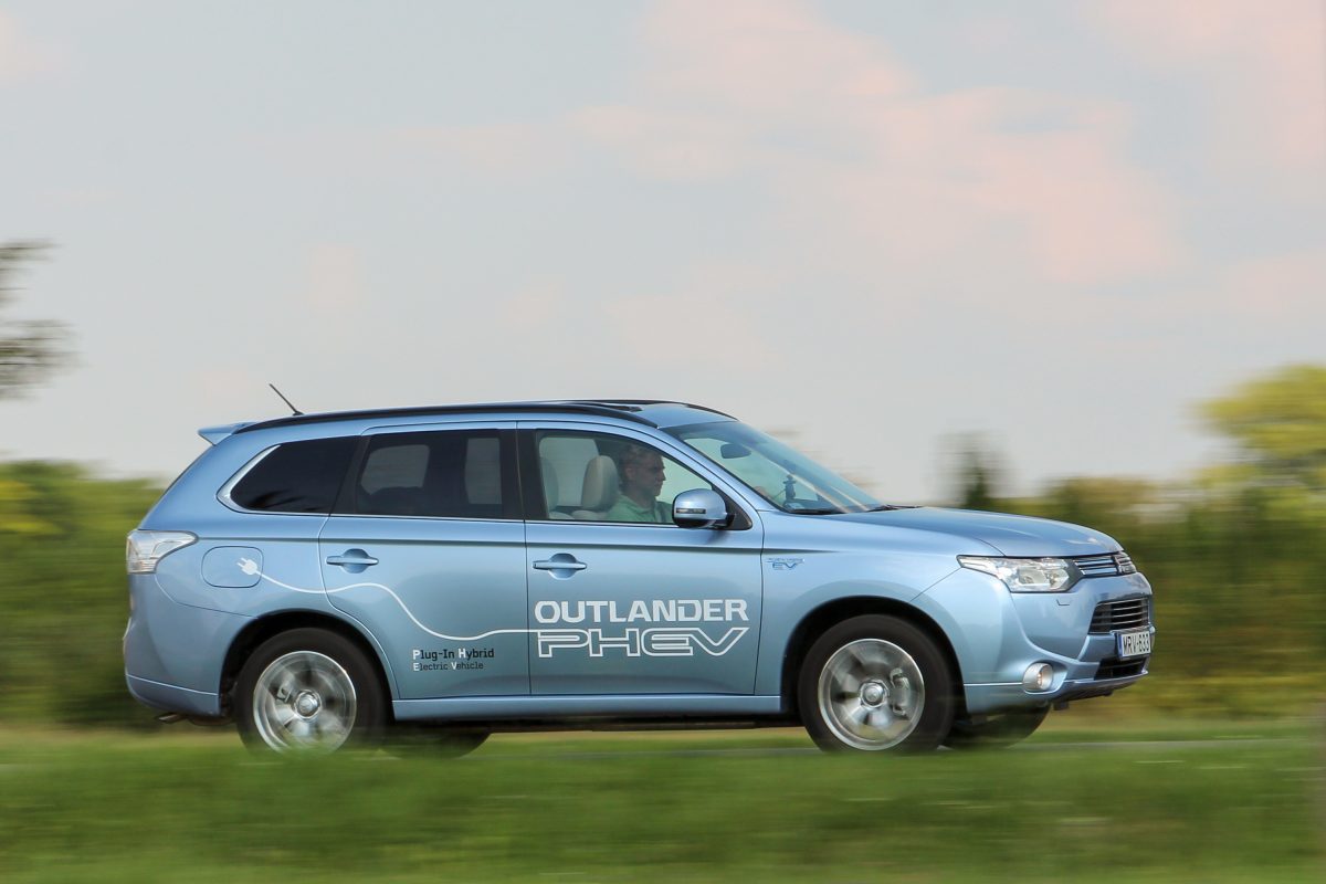 MITSUBISHI OUTLANDER