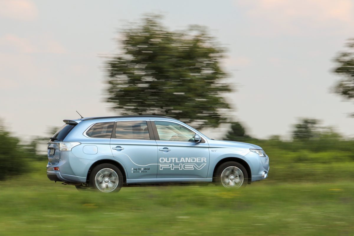 MITSUBISHI OUTLANDER