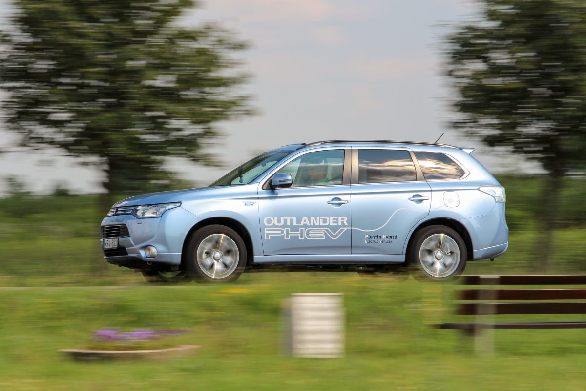 MITSUBISHI OUTLANDER