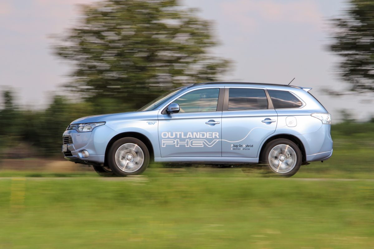 MITSUBISHI OUTLANDER