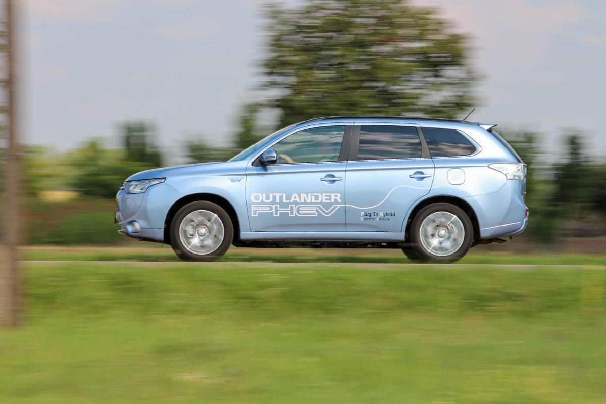 MITSUBISHI OUTLANDER