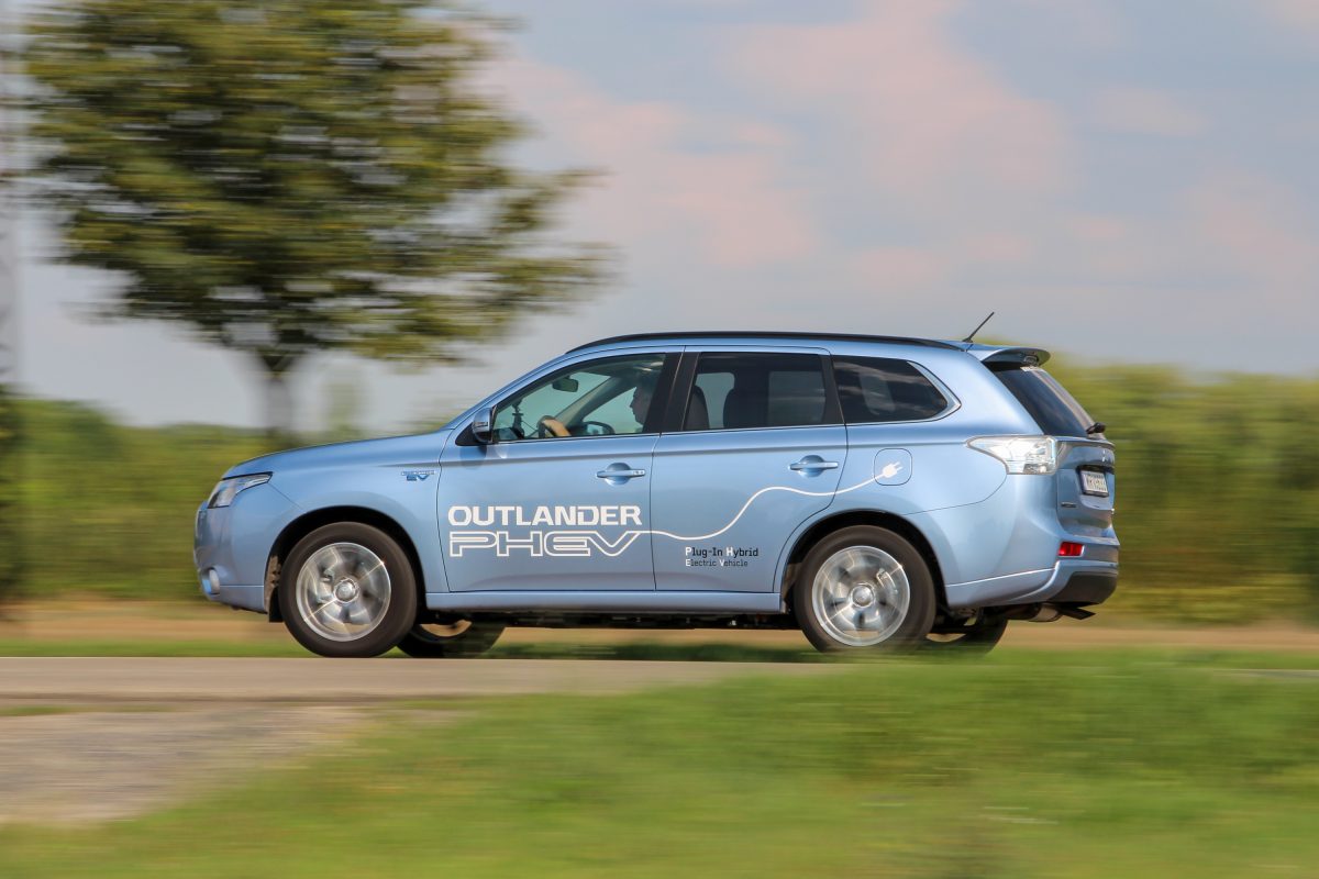 MITSUBISHI OUTLANDER