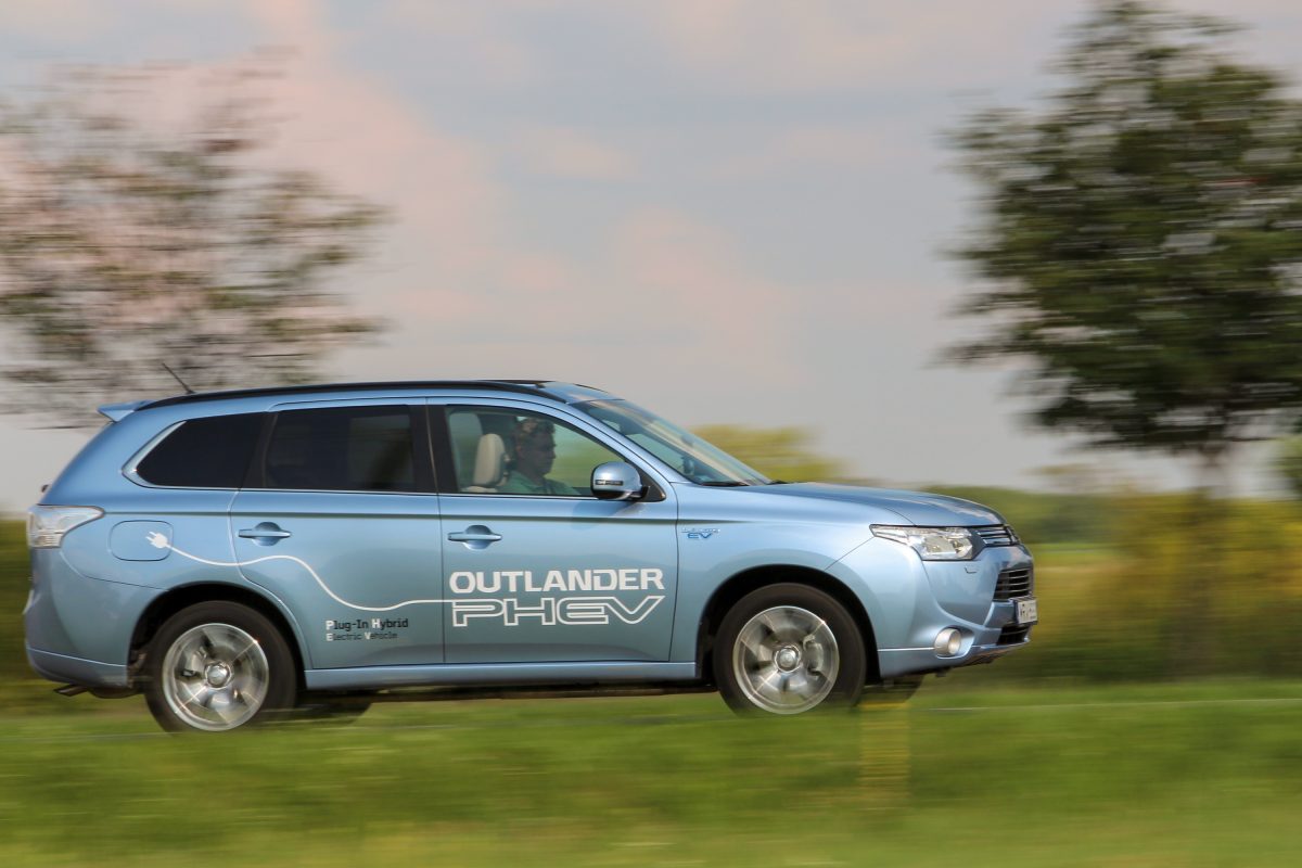 MITSUBISHI OUTLANDER