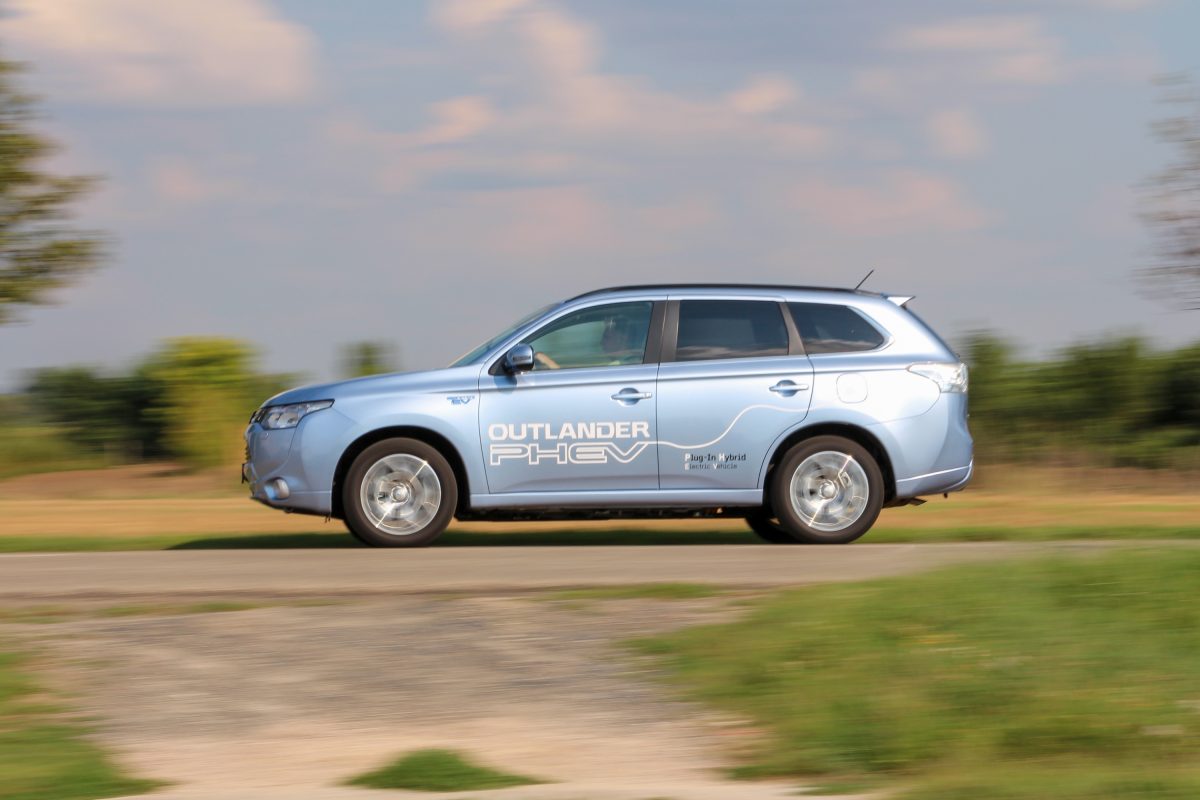 MITSUBISHI OUTLANDER