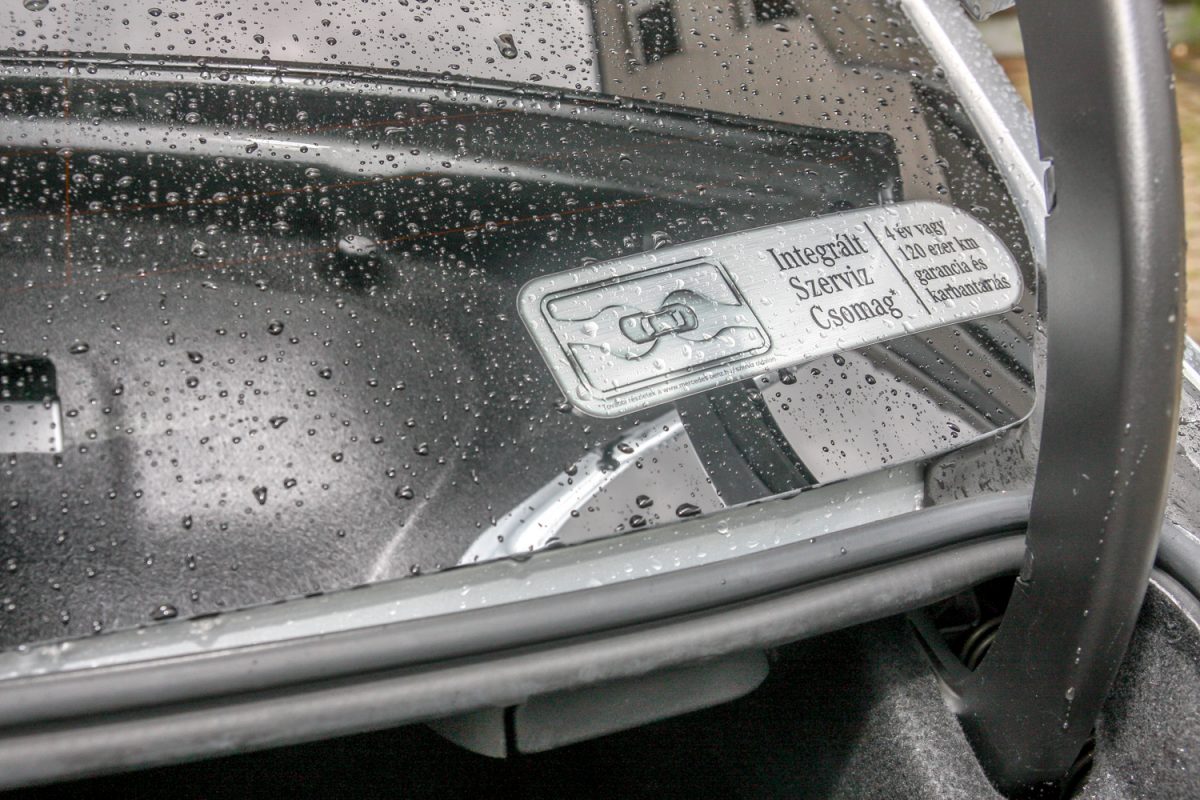 MERCEDES-BENZ C-OSZTÁLY