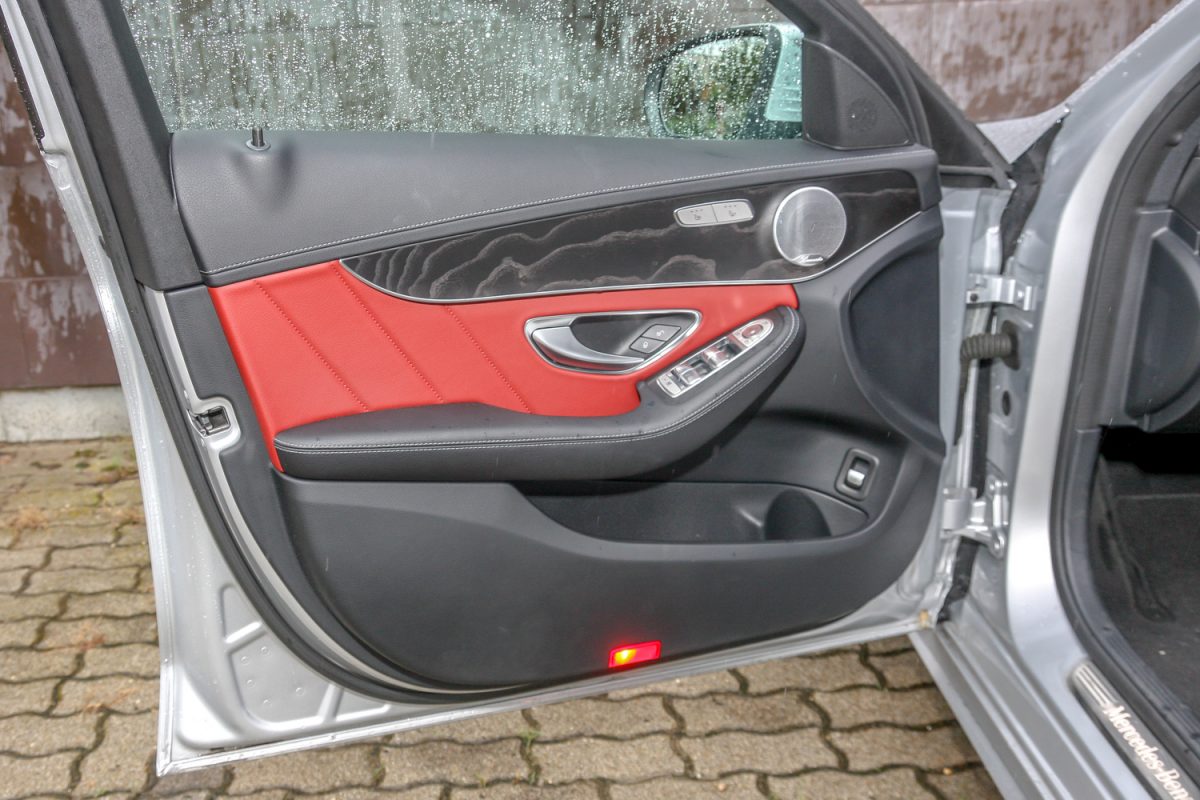 MERCEDES-BENZ C-OSZTÁLY