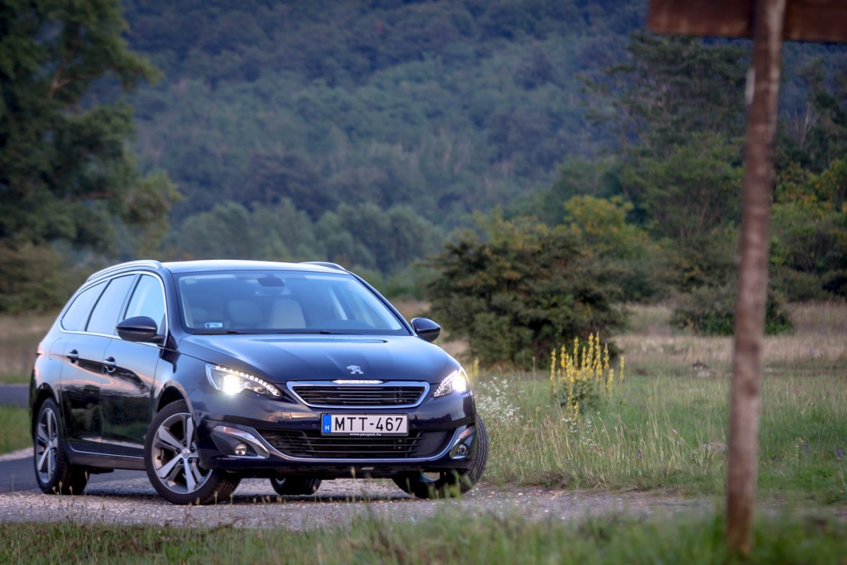 PEUGEOT 308