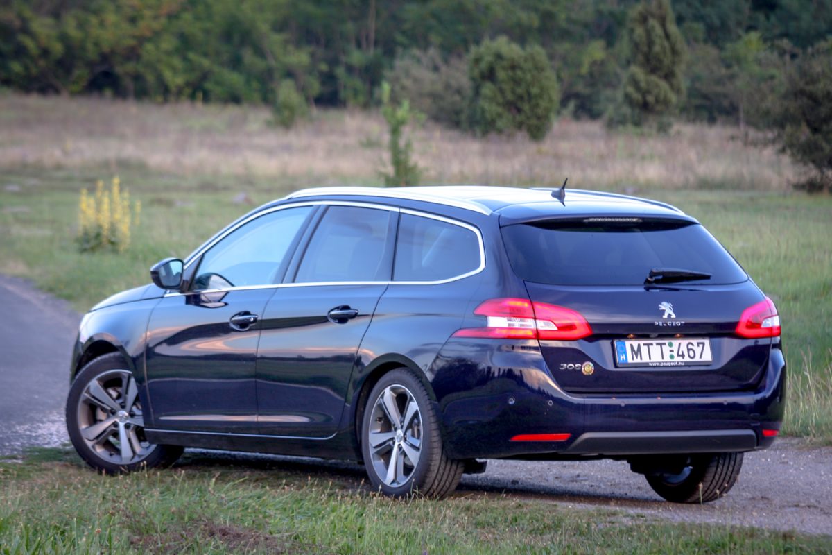 PEUGEOT 308