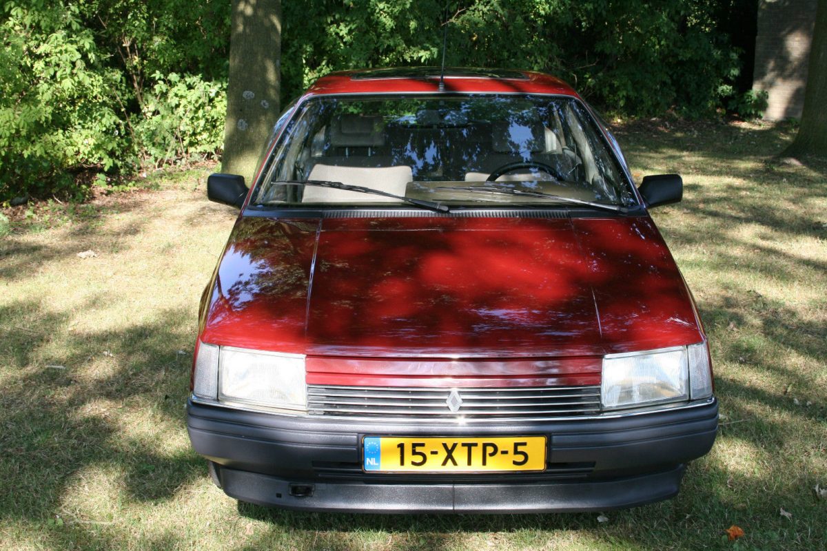 RENAULT R 25