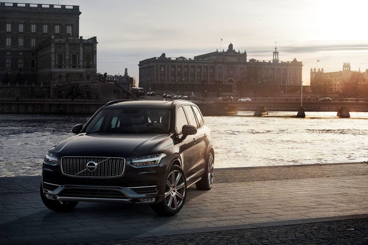 VOLVO XC90