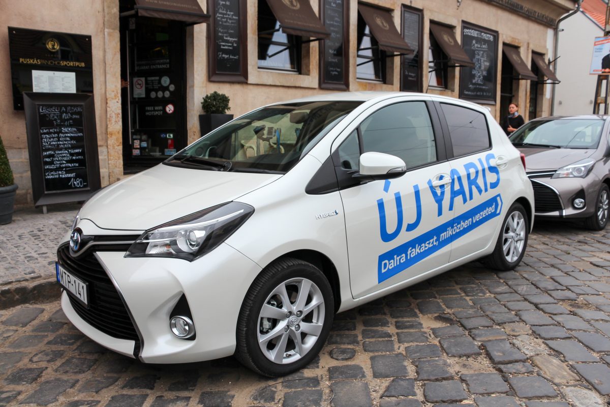 TOYOTA YARIS