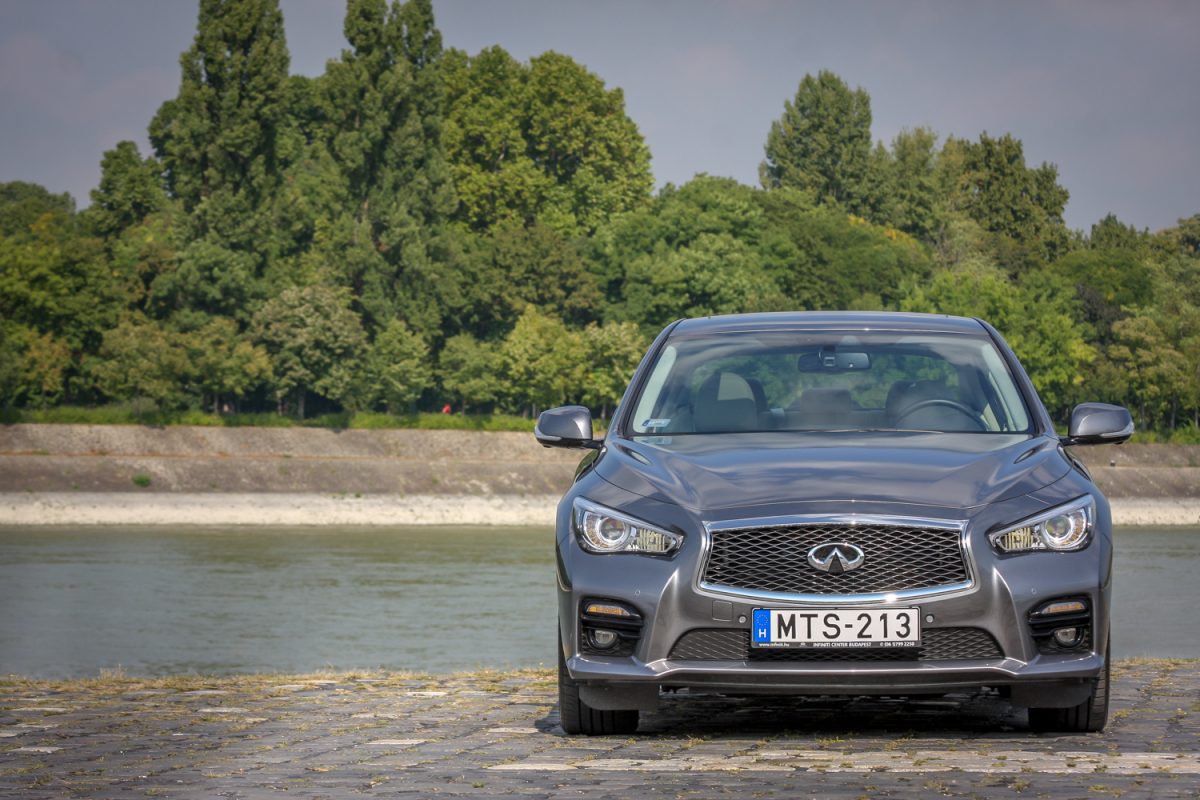 INFINITI Q50