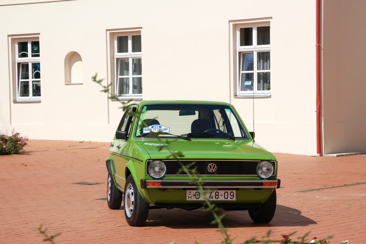 VOLKSWAGEN GOLF