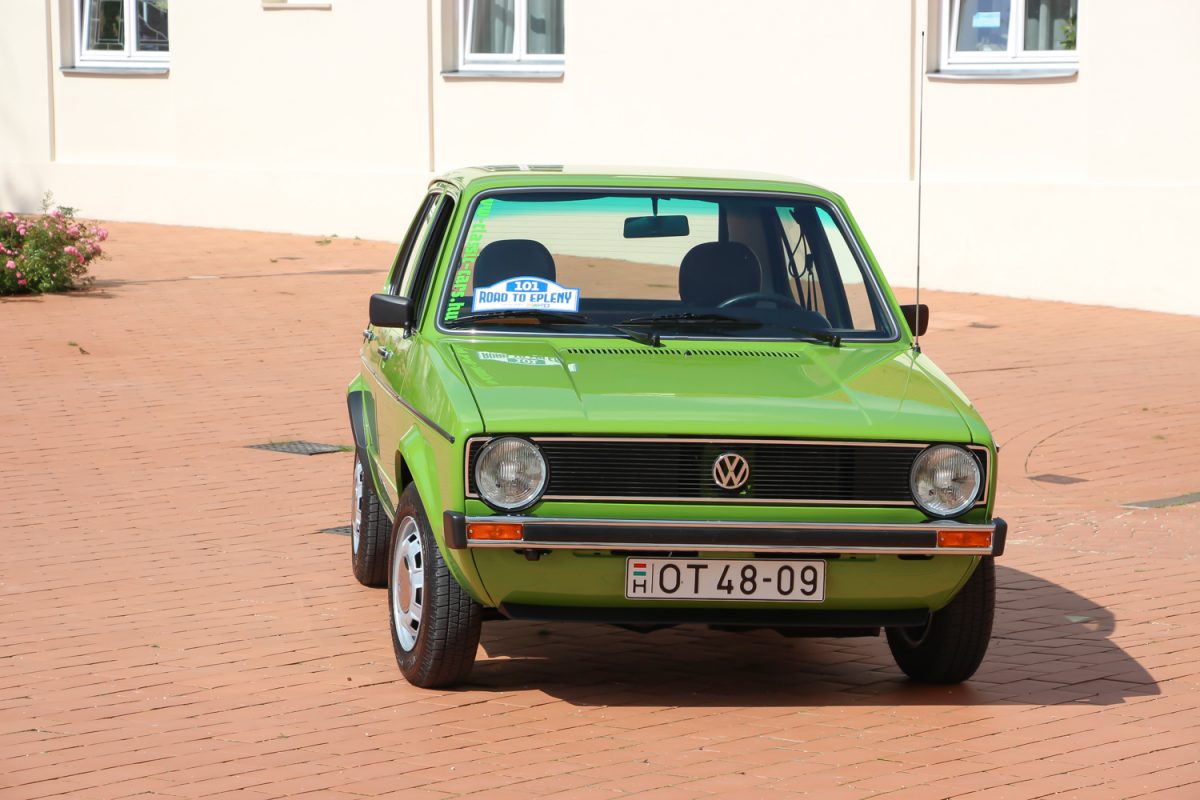 VOLKSWAGEN GOLF