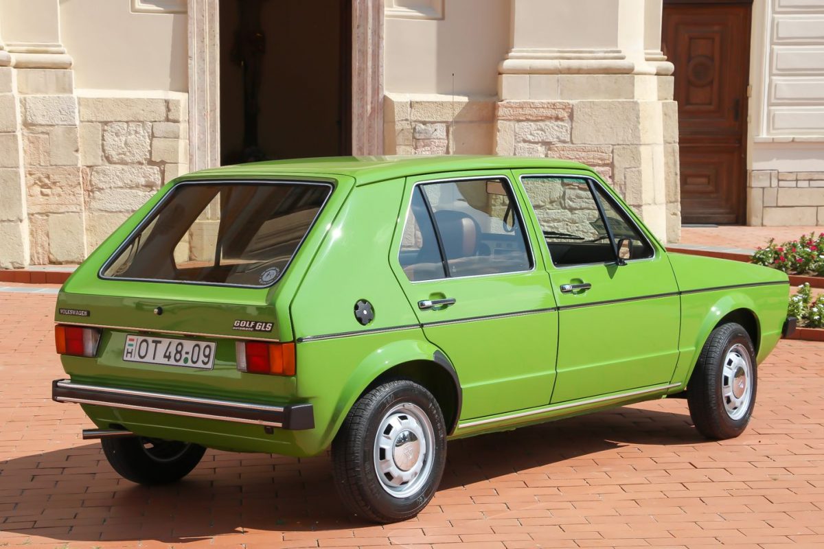 VOLKSWAGEN GOLF