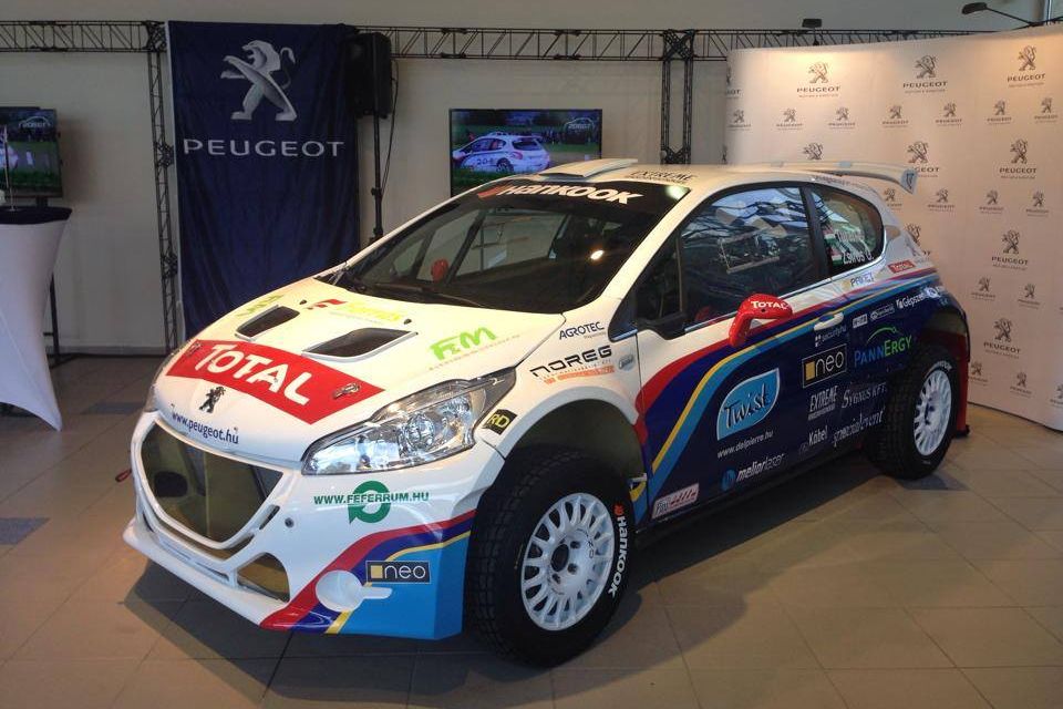 PEUGEOT 208