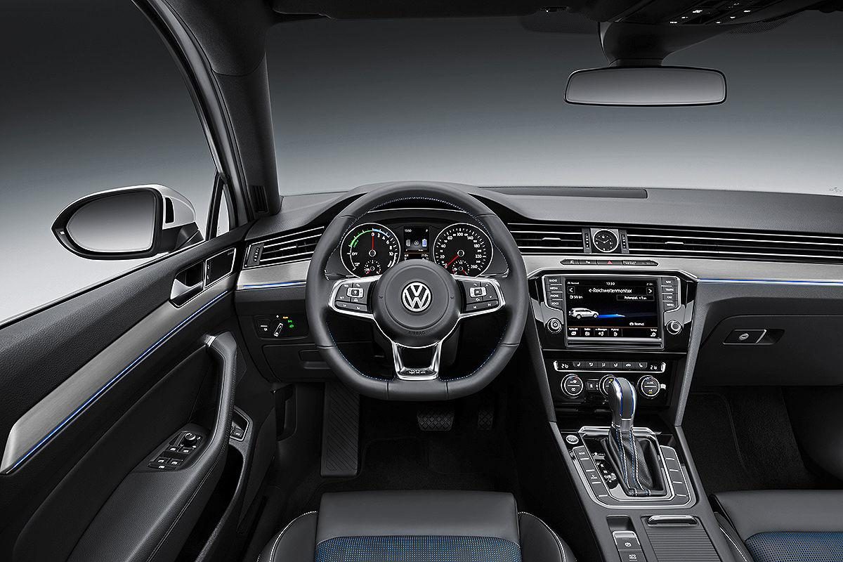 VOLKSWAGEN PASSAT VII