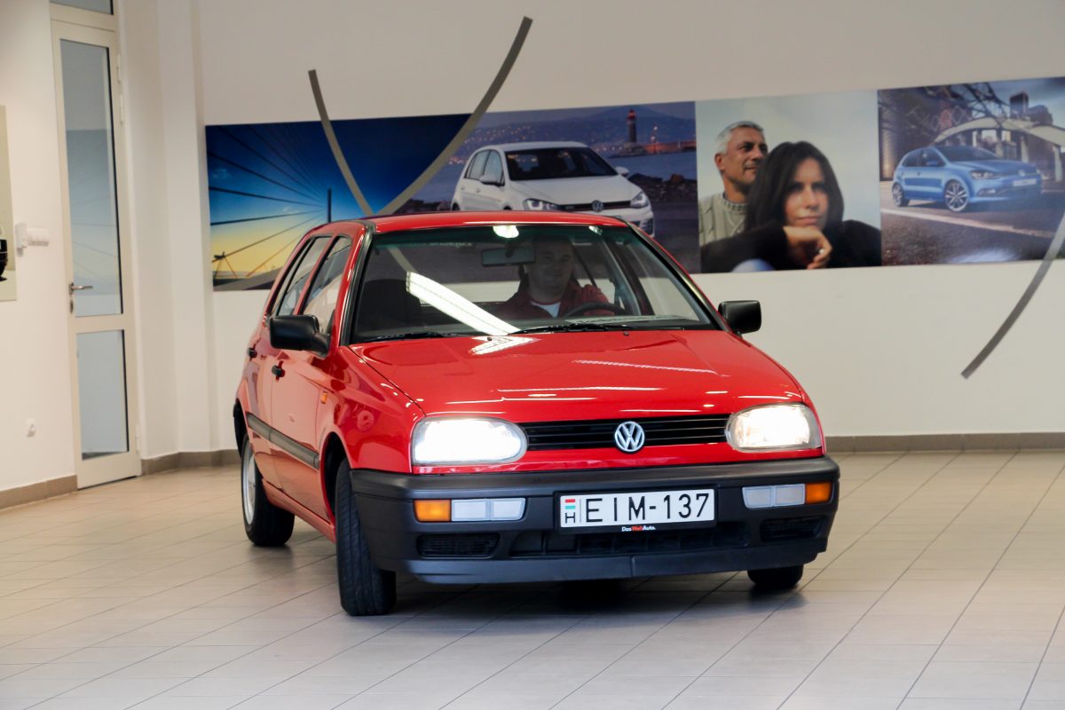 VOLKSWAGEN GOLF