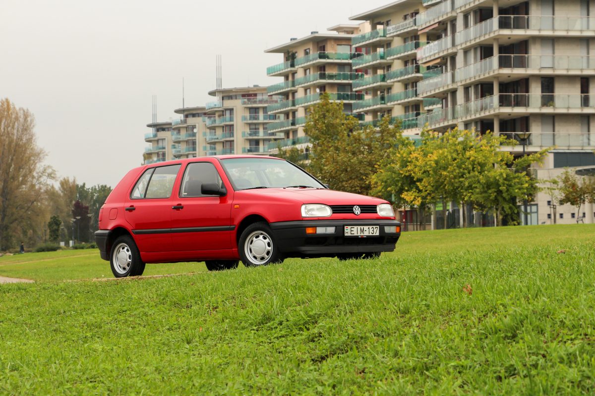VOLKSWAGEN GOLF