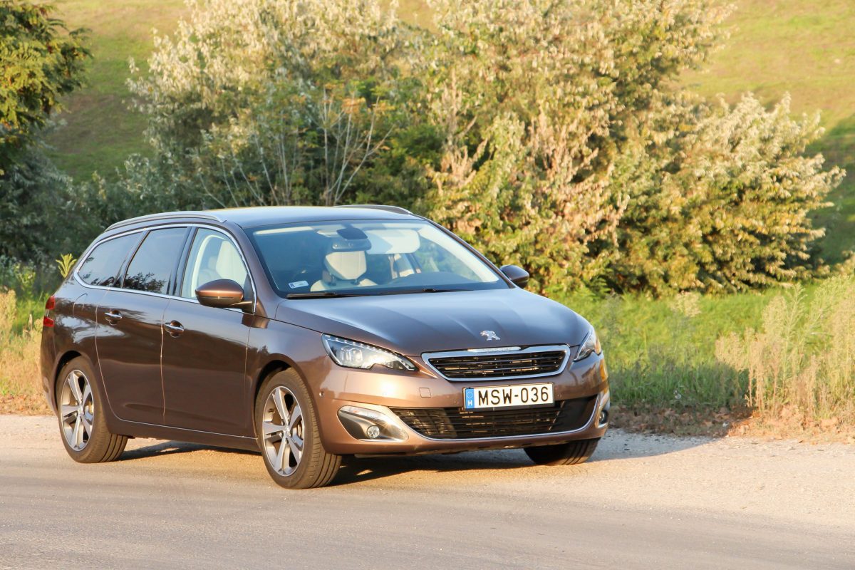 PEUGEOT 308