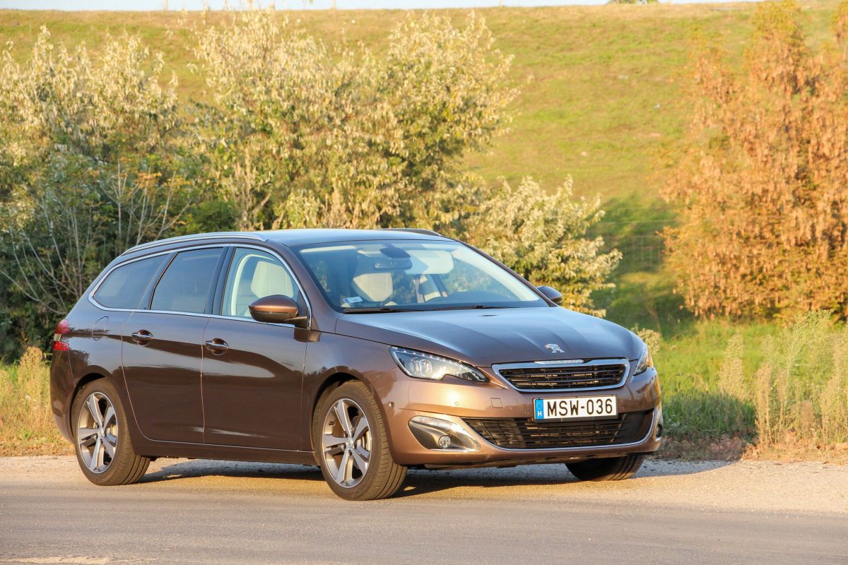 PEUGEOT 308
