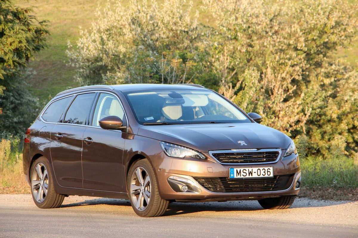 PEUGEOT 308