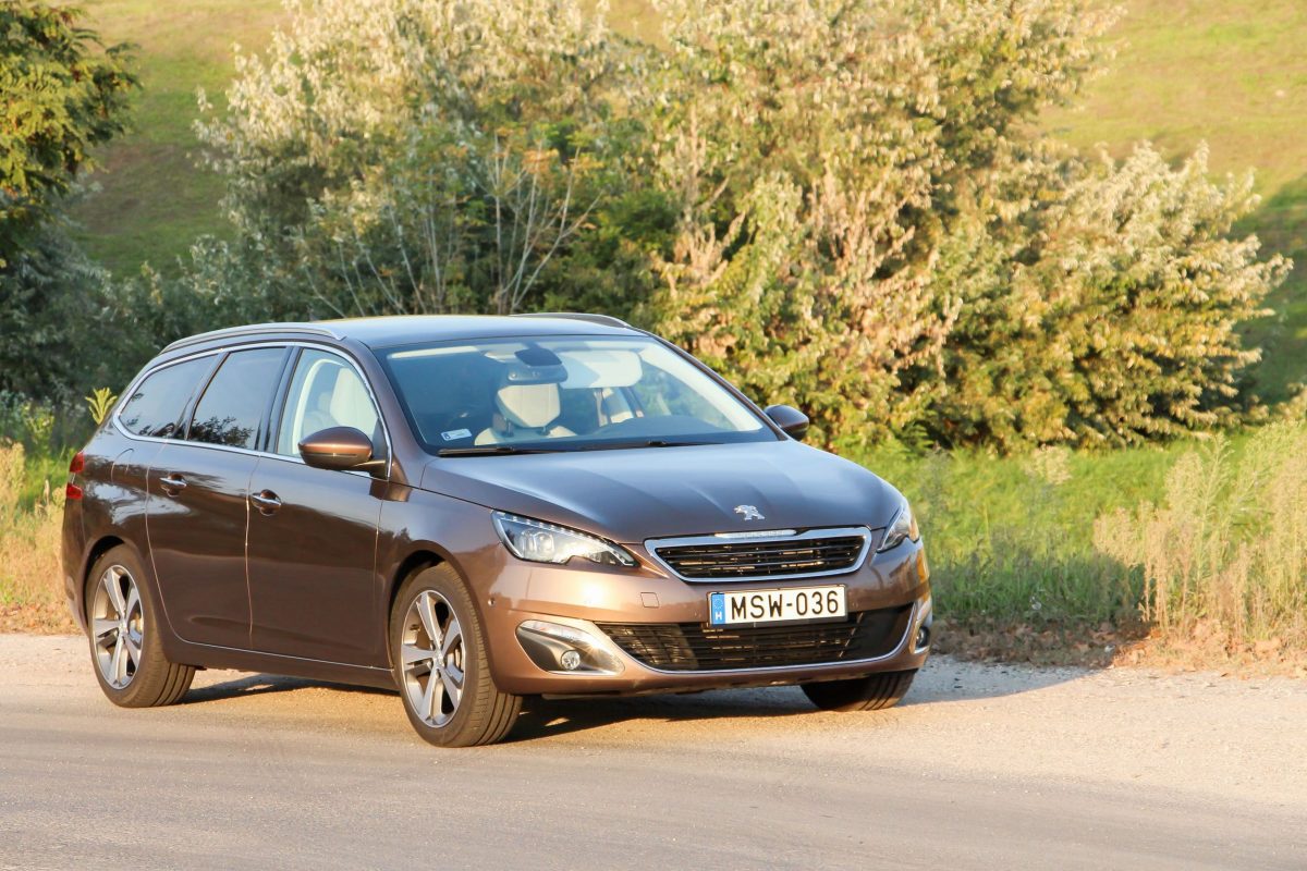 PEUGEOT 308