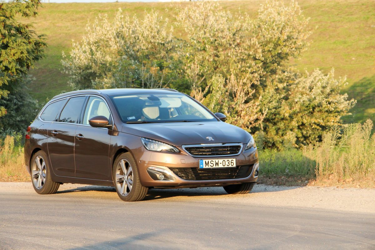PEUGEOT 308