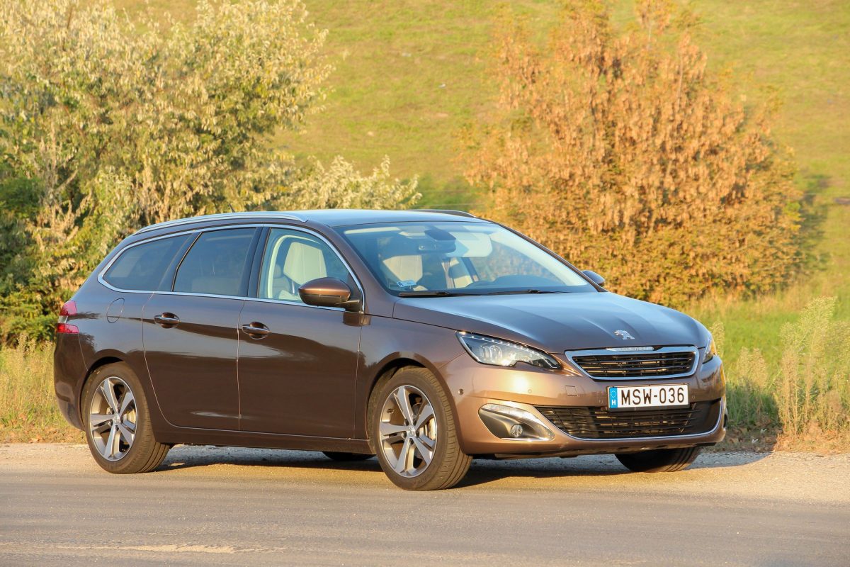 PEUGEOT 308
