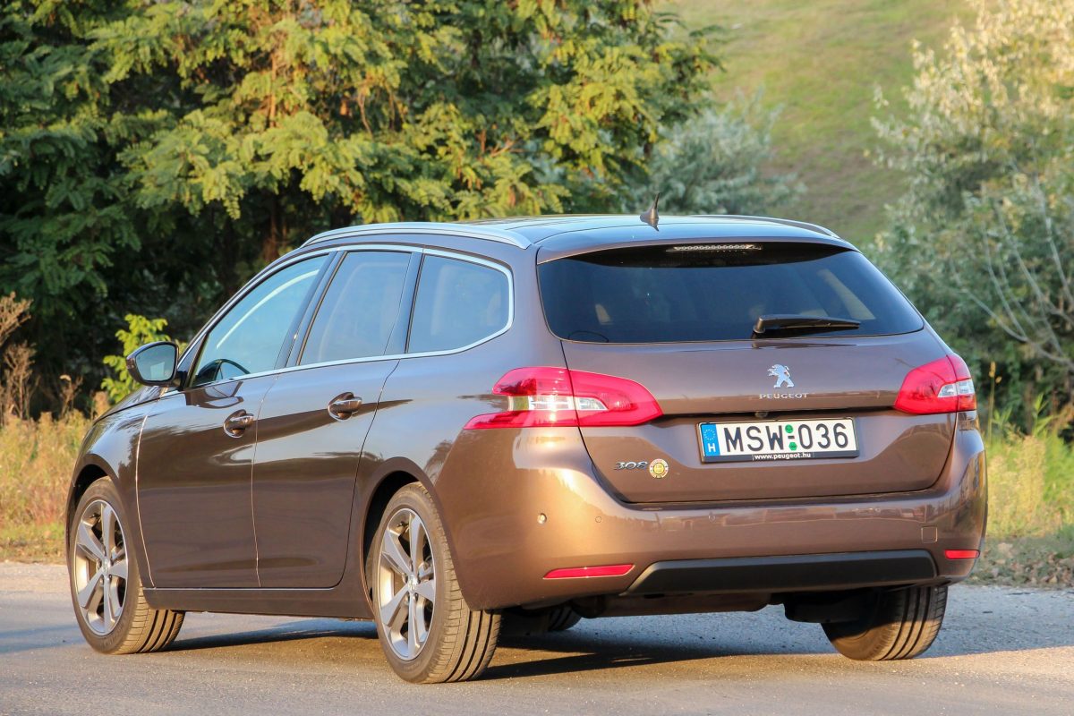 PEUGEOT 308