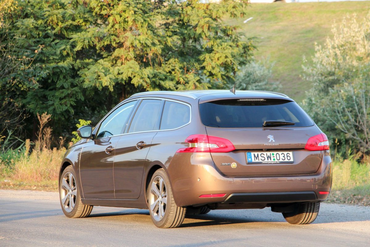 PEUGEOT 308