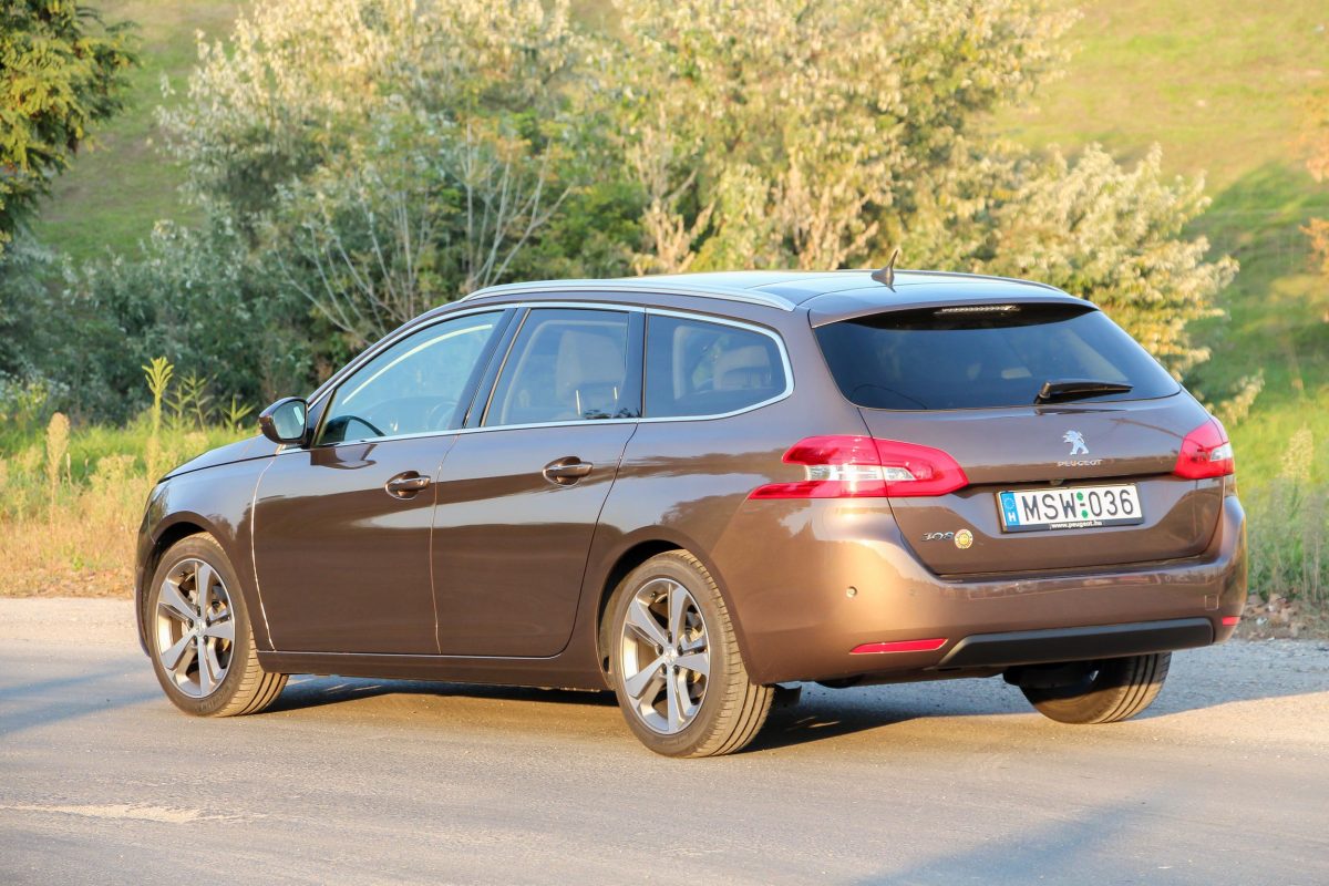 PEUGEOT 308