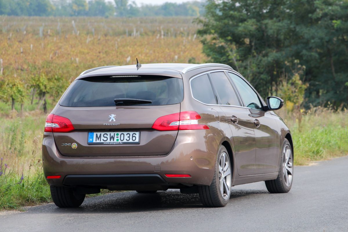 PEUGEOT 308