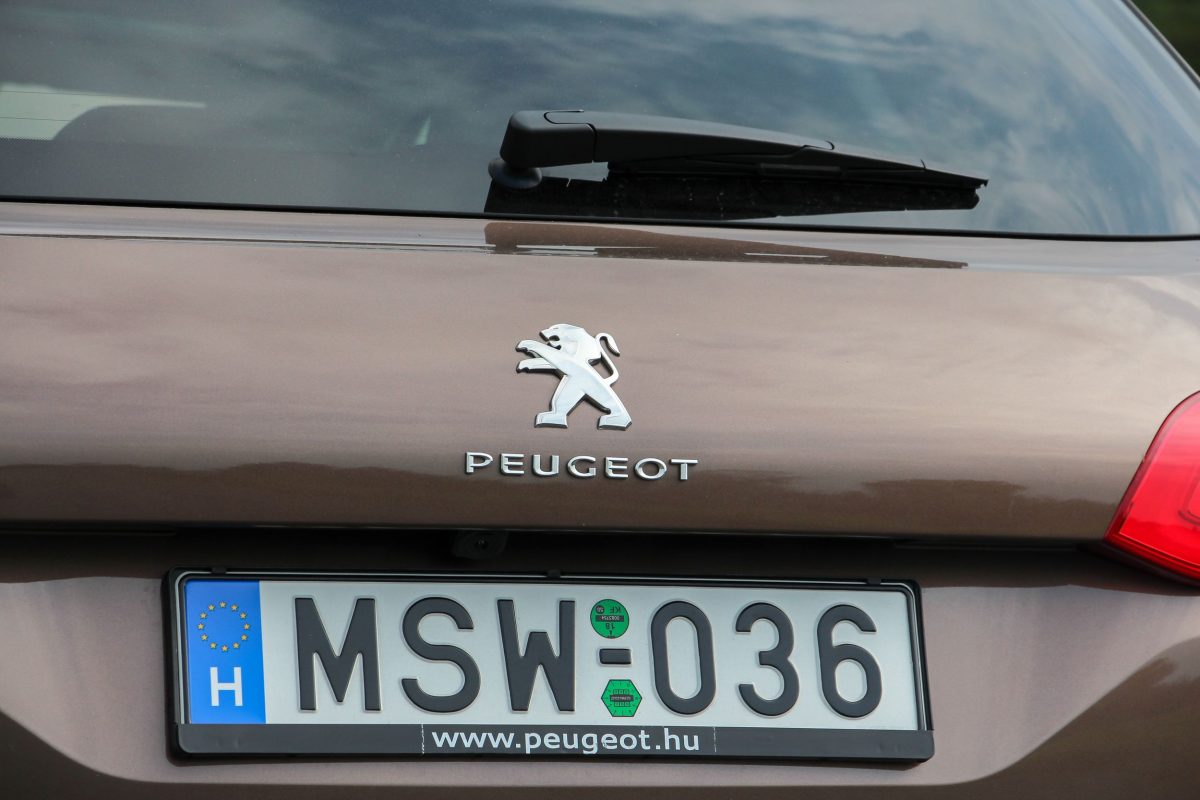 PEUGEOT 308