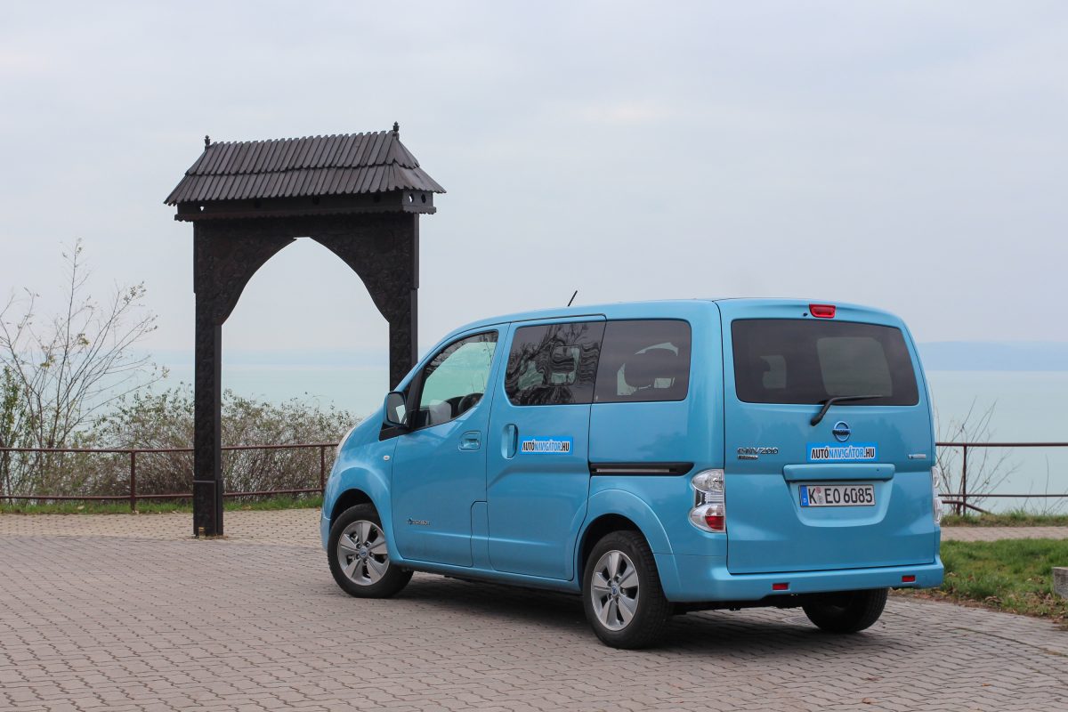 NISSAN NV200