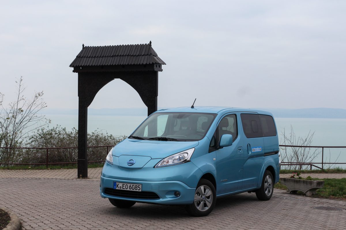 NISSAN NV200