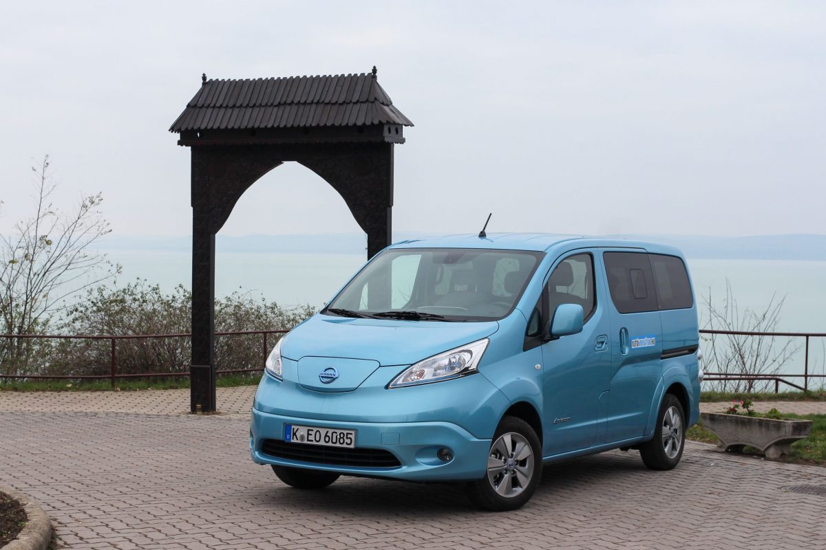 NISSAN NV200