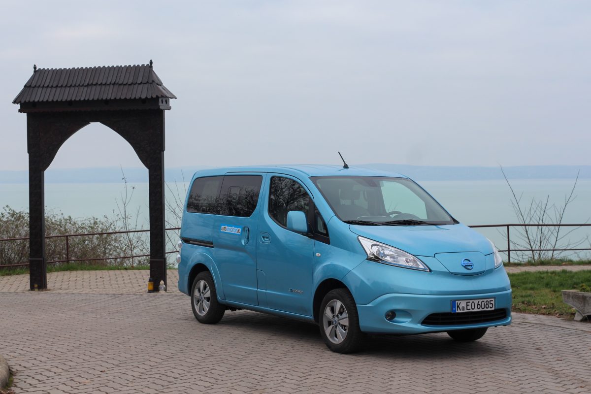 NISSAN NV200