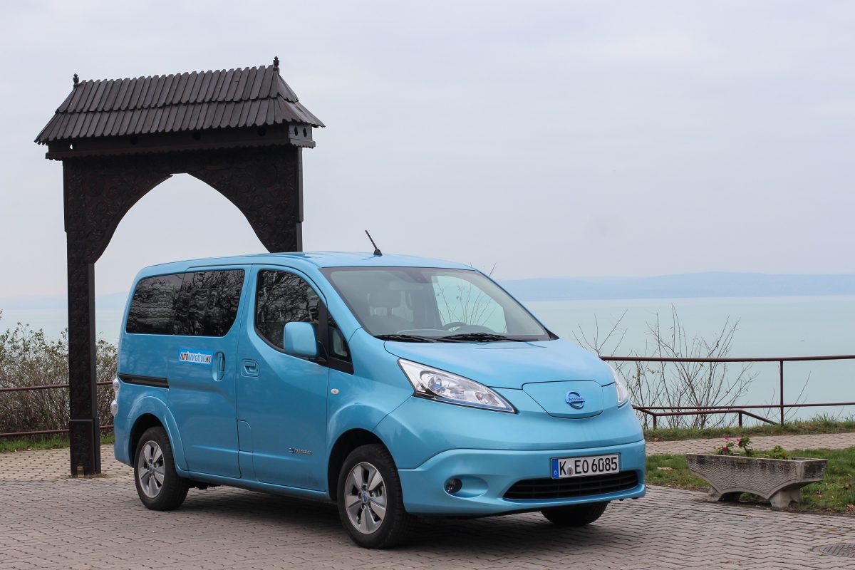 NISSAN NV200