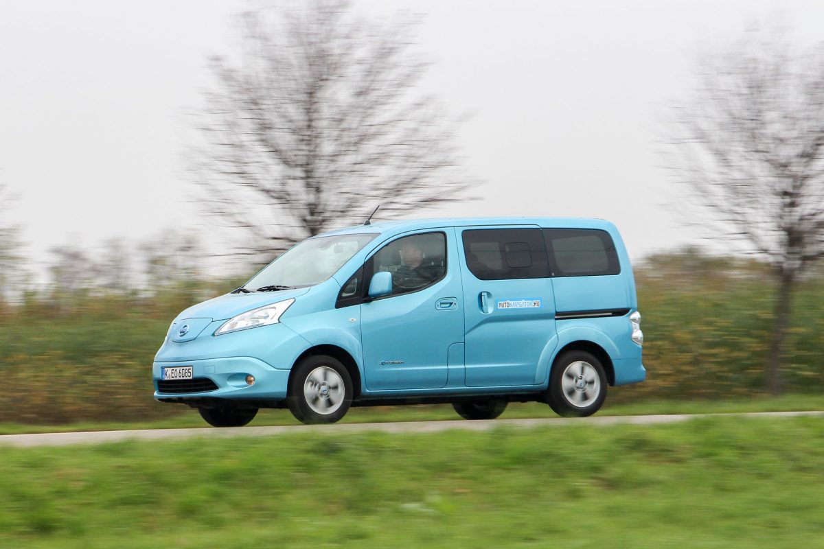 NISSAN NV200