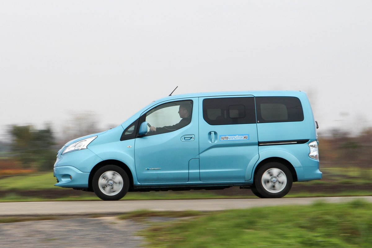 NISSAN NV200